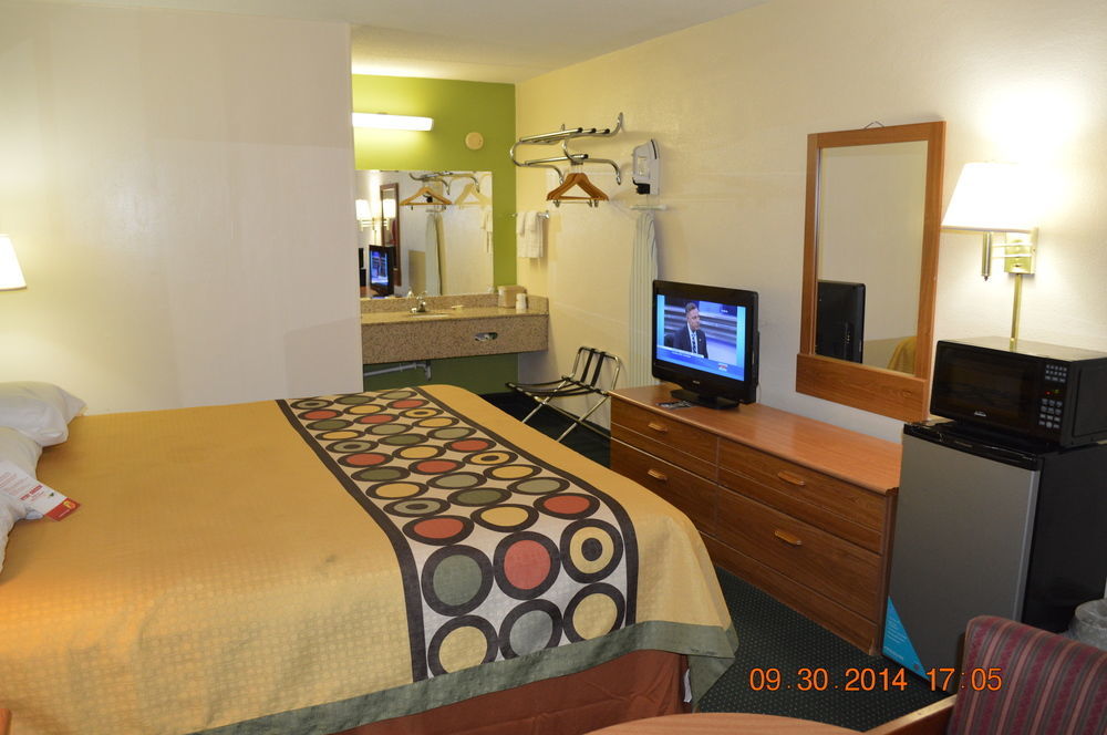 Super 8 By Wyndham Tifton Exterior foto