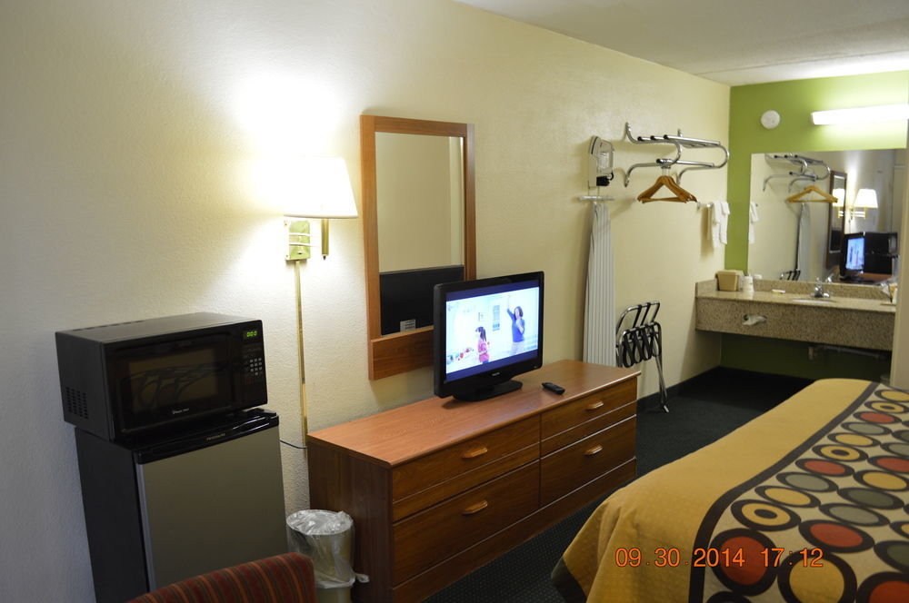 Super 8 By Wyndham Tifton Exterior foto