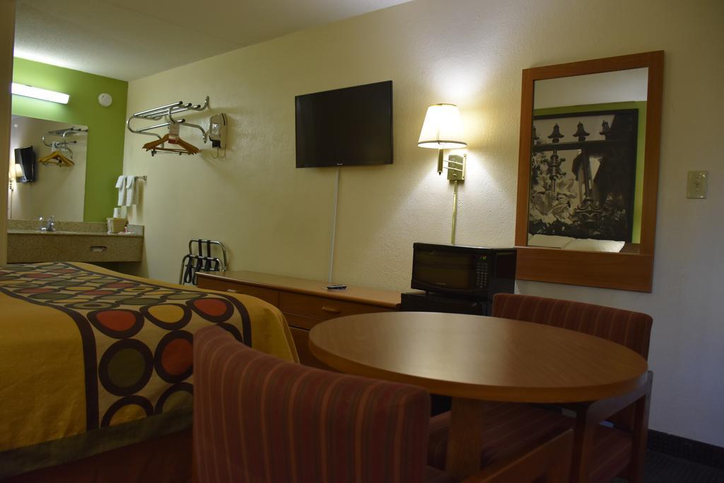 Super 8 By Wyndham Tifton Exterior foto