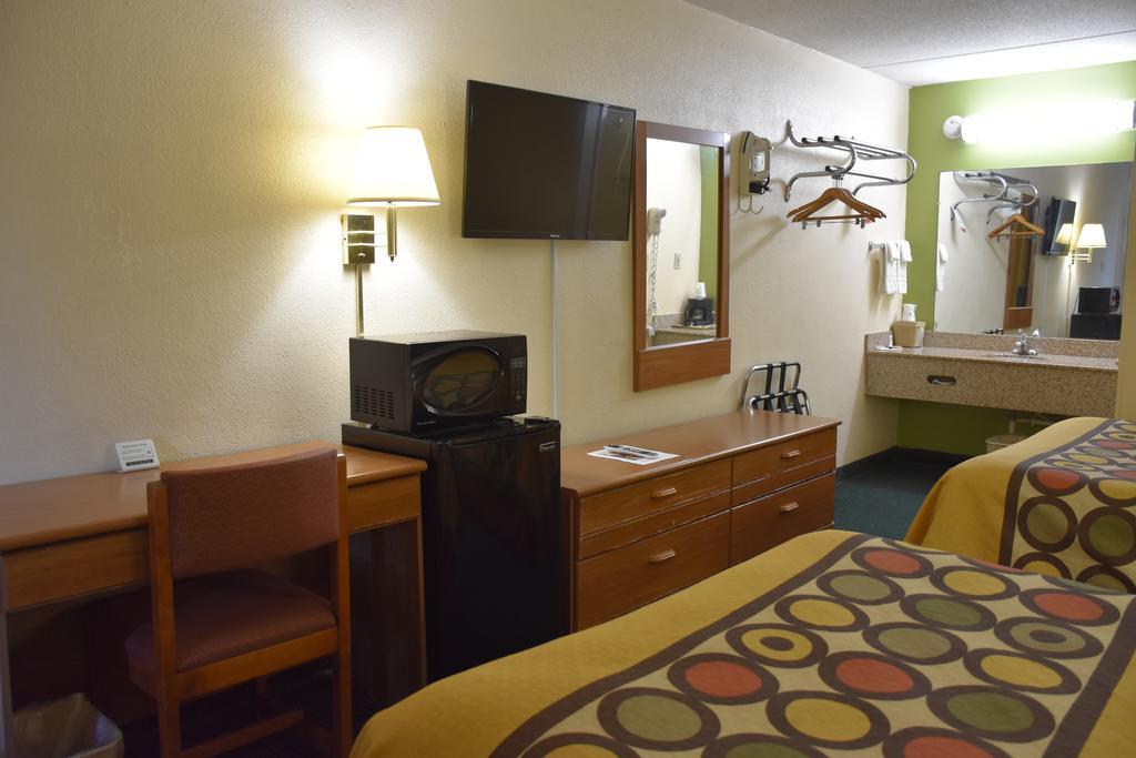 Super 8 By Wyndham Tifton Exterior foto