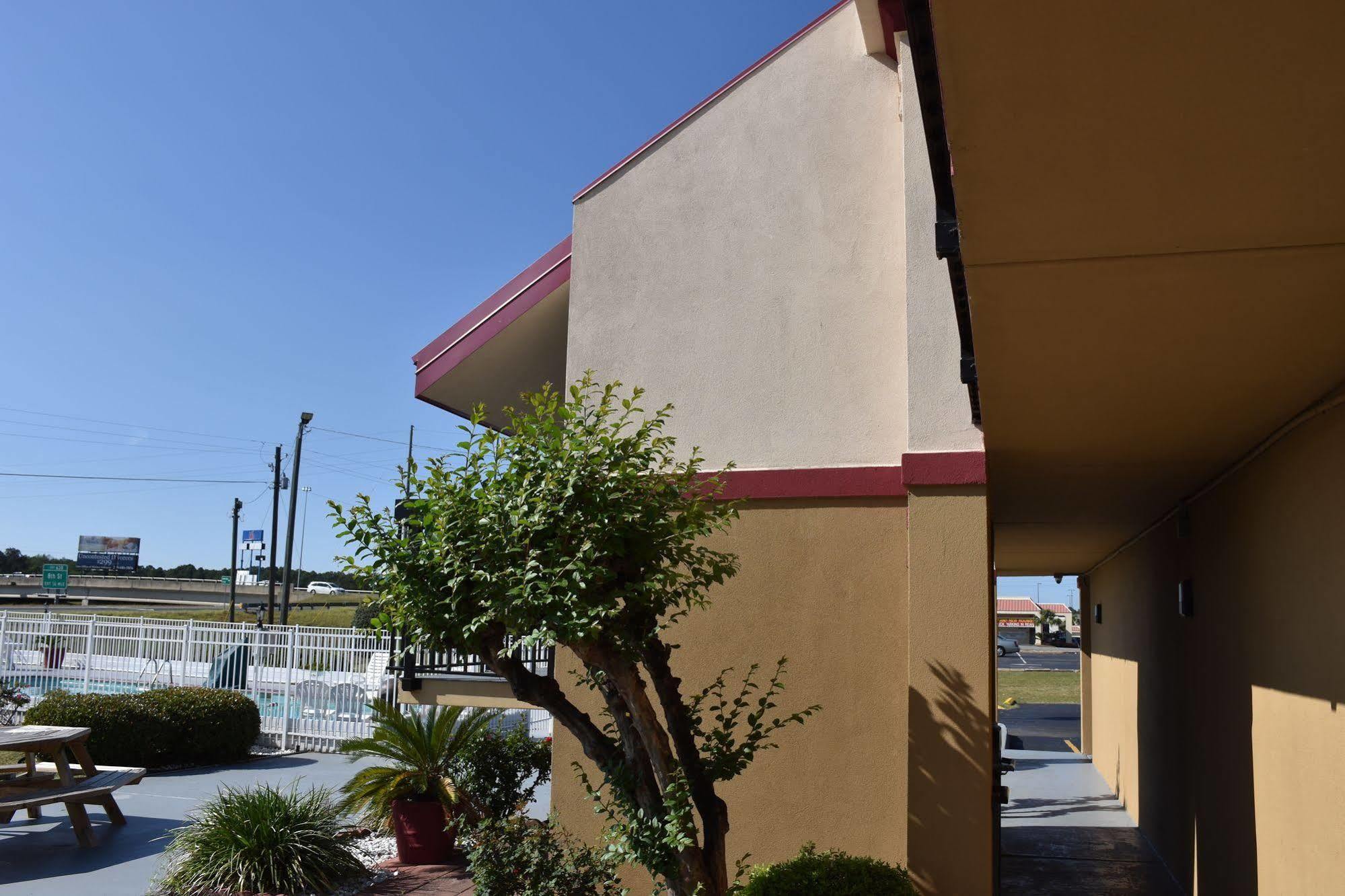 Super 8 By Wyndham Tifton Exterior foto